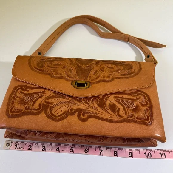 Vintage Tooled leather bag - Picture 12 of 14